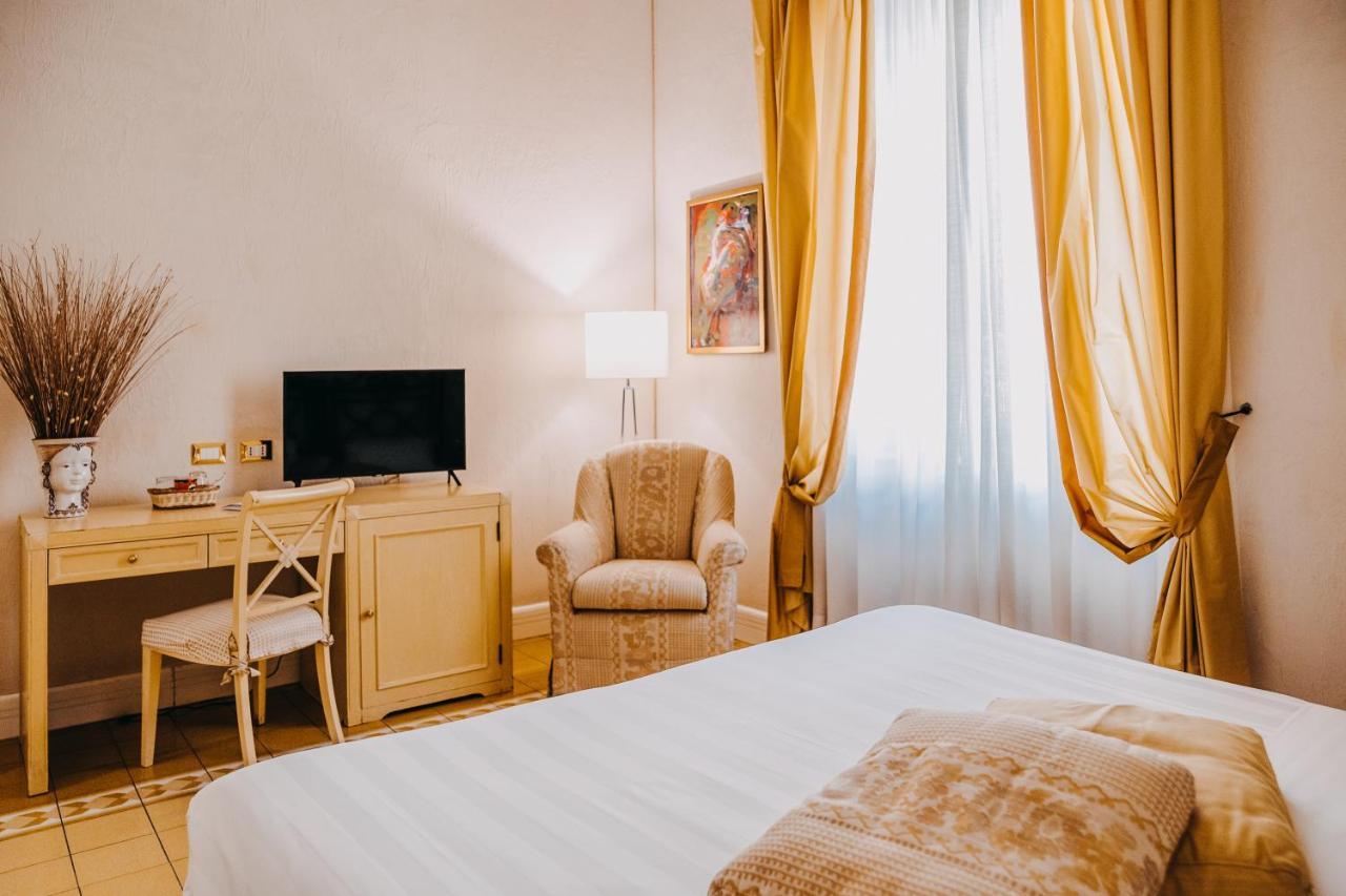 Costantinopoli 104 Otel Napoli Dış mekan fotoğraf